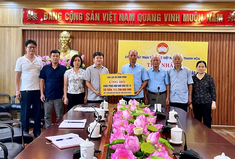 Ủy ban MTTQ tỉnh tiếp nhận ủng hộ đồng bào vùng lũ