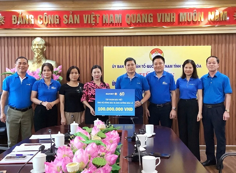 Ủy ban MTTQ tỉnh tiếp nhận ủng hộ đồng bào vùng lũ