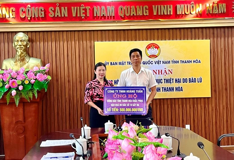 Ủy ban MTTQ tỉnh tiếp nhận ủng hộ đồng bào vùng lũ