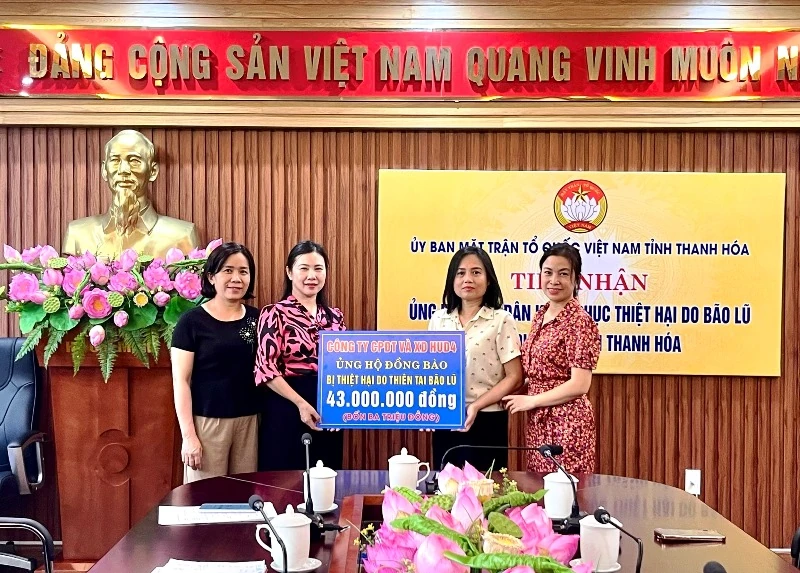 Ủy ban MTTQ tỉnh tiếp nhận ủng hộ đồng bào vùng lũ