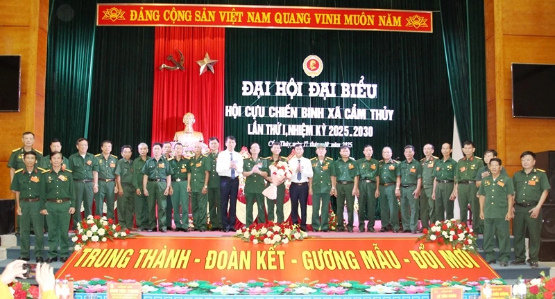 Nêu cao tinh thần tự lực, tự cường, xây dựng xã Cẩm Thủy phát triển toàn diện theo hướng đô thị, văn minh, hiện đại