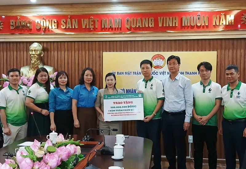 Các doanh nghiệp, cá nhân tiếp tục ủng hộ khắc phục hậu quả mưa lũ