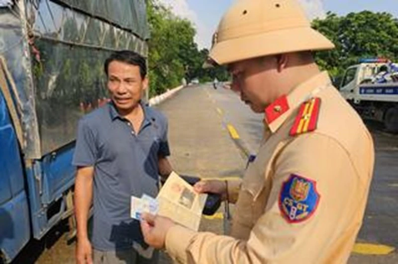 Xử lý gần 5.700 trường hợp vi phạm TTATGT sau 1 tháng ra quân