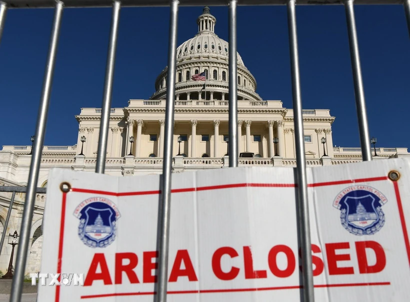 Khủng hoảng ngân sách Mỹ: Hơn 1,4 triệu nhân viên liên bang bị ảnh hưởng