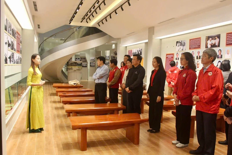 Trong nồng ấm nghĩa tình Bắc – Nam