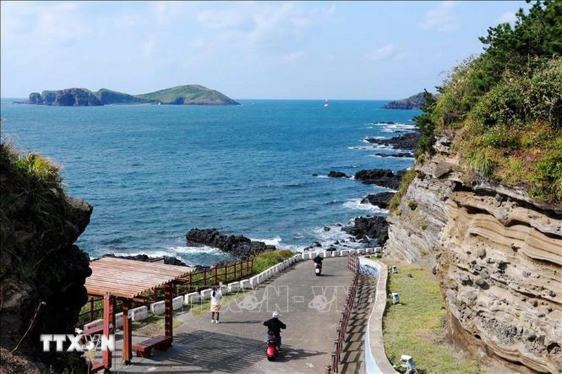 Hàn Quốc mở lại cảng quốc tế Jeju sau 57 năm