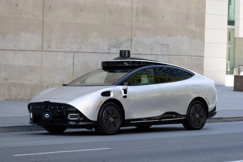 Xe điện tự lái đầu tiên trên thế giới “Made-by-VinFast” gây tò mò ở Trung Đông