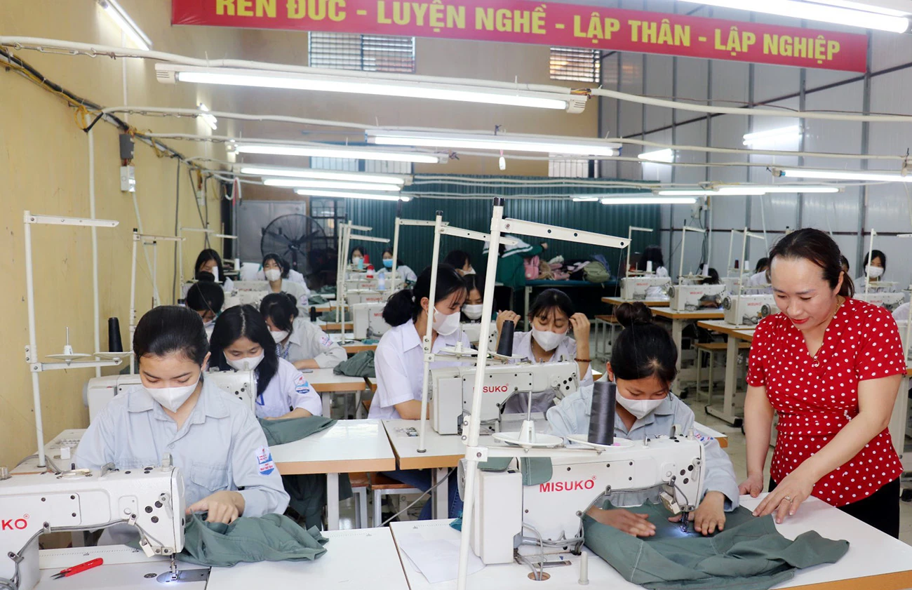 Bộ GD&ĐT tạm hoãn sắp xếp trường đại học, nghề nghiệp để chờ đề án mới