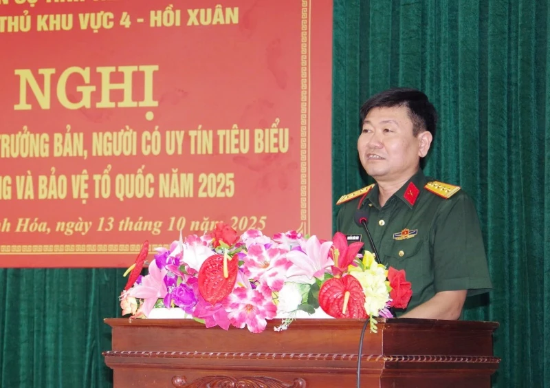 Gặp mặt Già làng, Trưởng bản, người có uy tín tiêu biểu trong sự nghiệp xây dựng và bảo vệ Tổ quốc