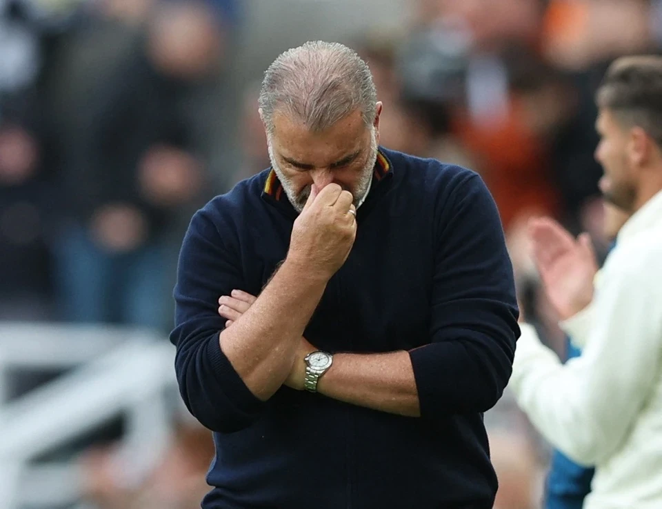 Huyền thoại Premier League thua đau ngày ra mắt V.League; Van Gaal sắp dẫn dắt Indonesia?