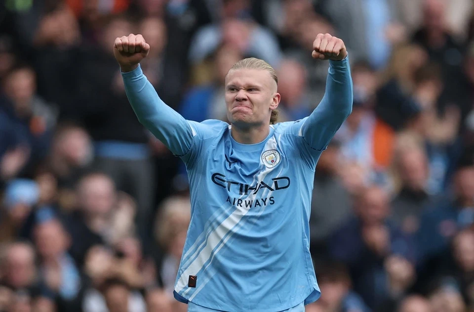 Huyền thoại Premier League thua đau ngày ra mắt V.League; Van Gaal sắp dẫn dắt Indonesia?