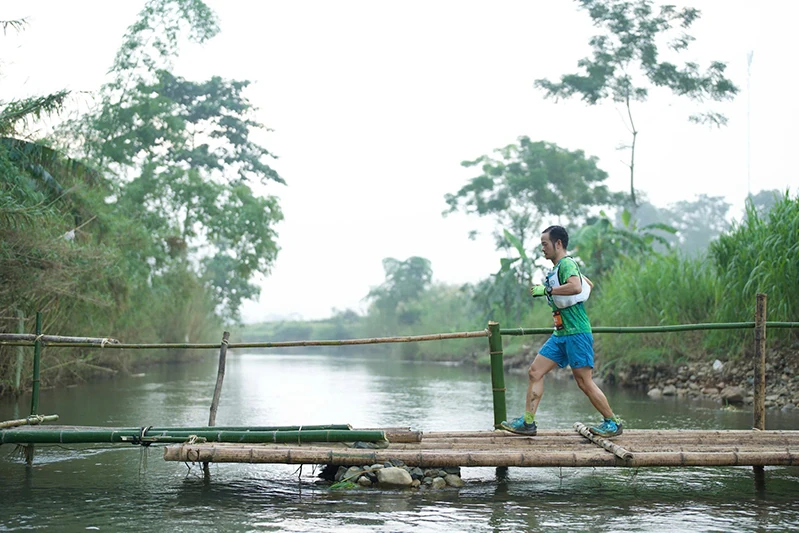 Gần 1.500 vận động viên từ 36 quốc gia tranh tài tại Giải chạy Marathon băng rừng Việt Nam năm 2025