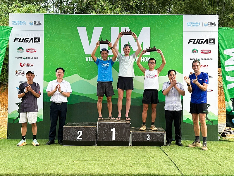 Gần 1.500 vận động viên từ 36 quốc gia tranh tài tại Giải chạy Marathon băng rừng Việt Nam năm 2025