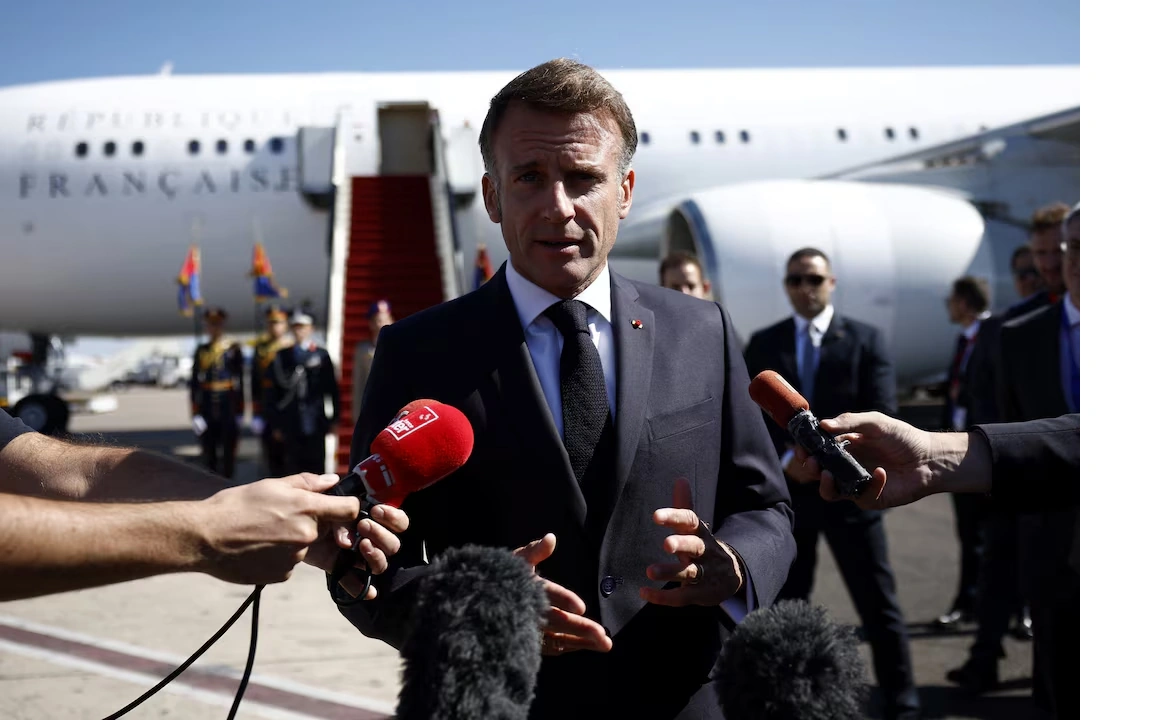 Tổng thống Emmanuel Macron tuyên bố không từ chức bất chấp sức ép từ phe đối lập