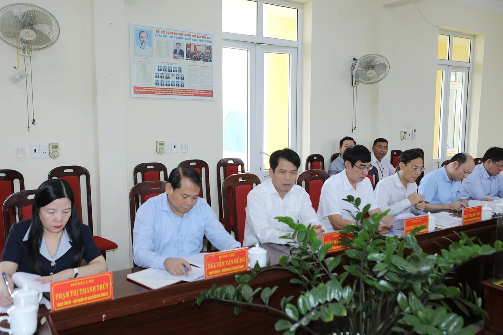 Bí thư Tỉnh ủy Nguyễn Doãn Anh kiểm tra hoạt động chính quyền địa phương 2 cấp tại xã Quảng Chính