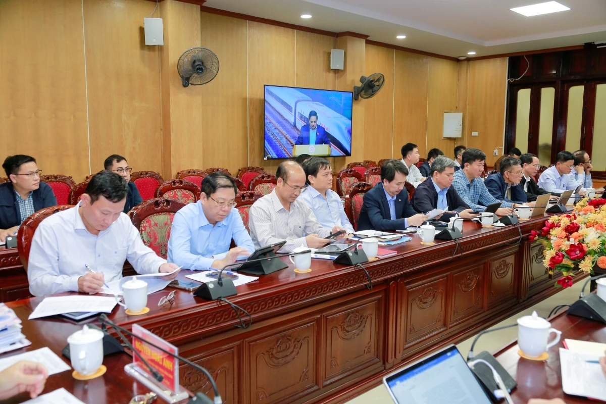 Tập trung cao độ thực hiện các công trình trọng điểm, dự án quan trọng quốc gia lĩnh vực đường sắt