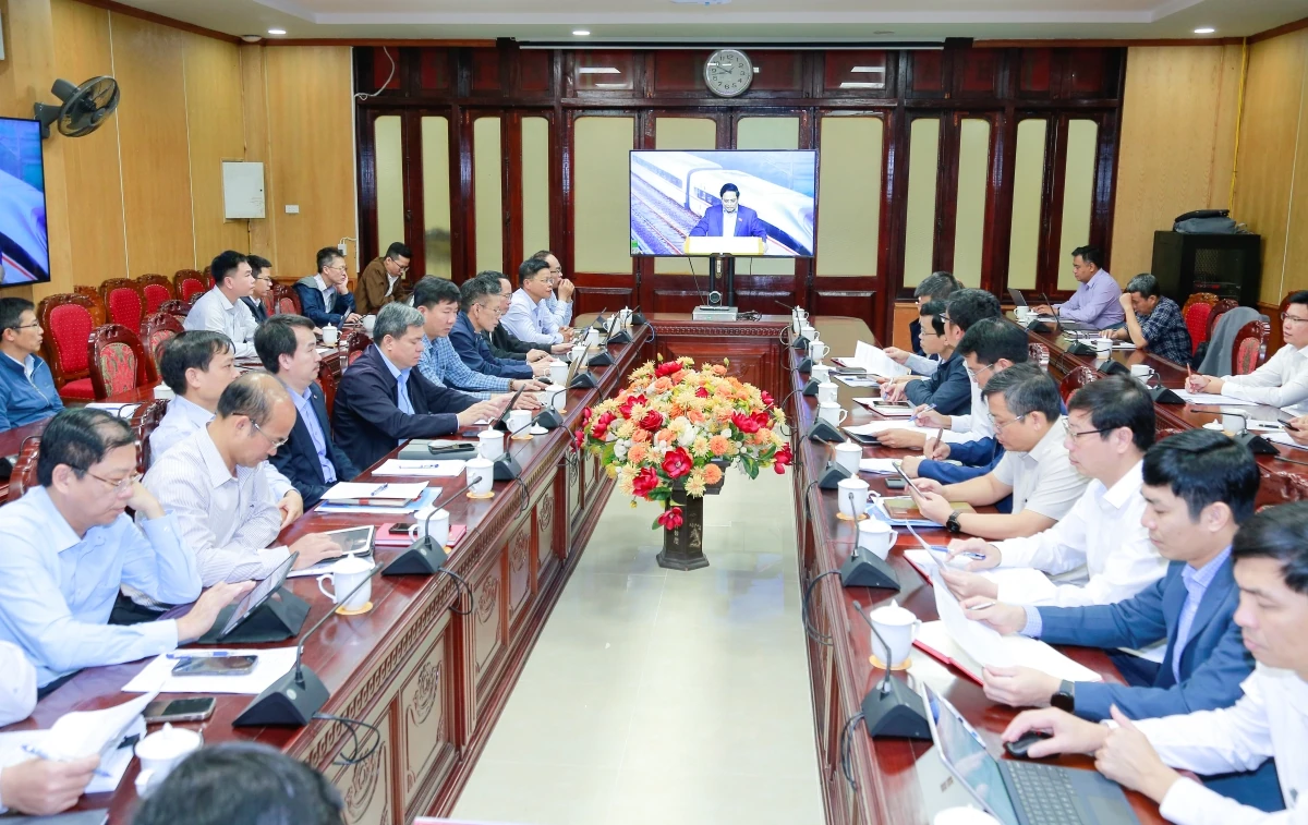 Tập trung cao độ thực hiện các công trình trọng điểm, dự án quan trọng quốc gia lĩnh vực đường sắt