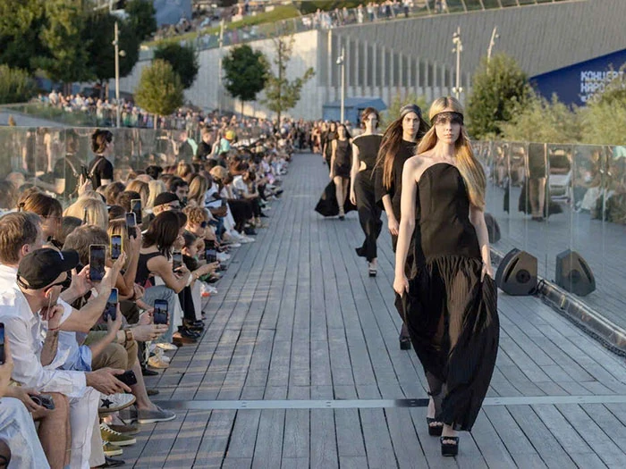Moscow Fashion Week: Tín hiệu cho xu hướng mới – Sự kết hợp giữa Trí tuệ nhân tạo và Di sản dân gian