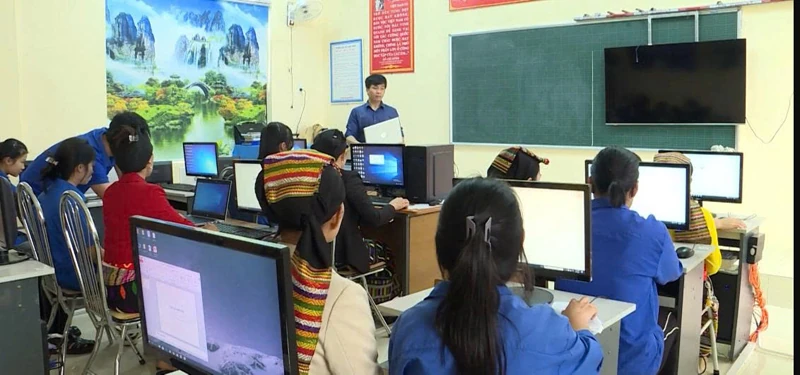 Phong trào “Bình dân học vụ số”: Giải pháp quan trọng thúc đẩy xây dựng xã hội số ở Thanh Hóa