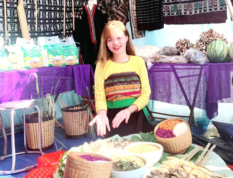 Ánh sáng từ “bình dân học vụ số” nơi rẻo cao (Bài 2): Khi người dân vùng biên “lên sóng” làm giàu