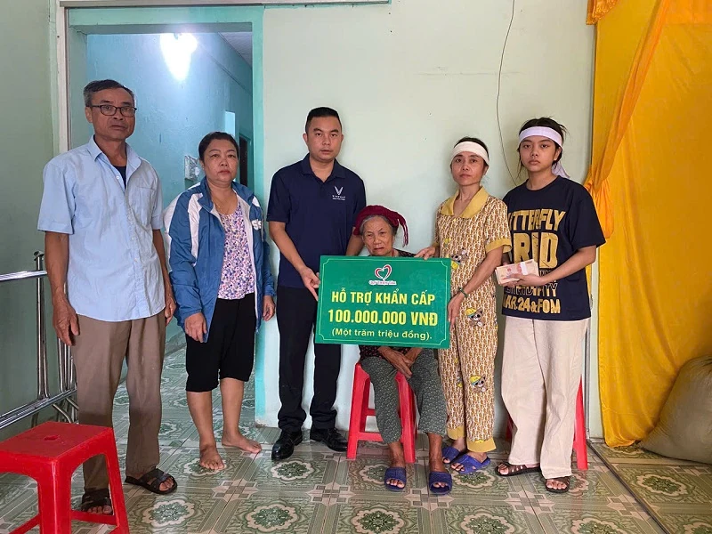 6,54 tỷ đồng đã được Tập đoàn Vingroup trao tặng cho người dân tỉnh Thanh Hóa bị thiệt hại do bão số 10