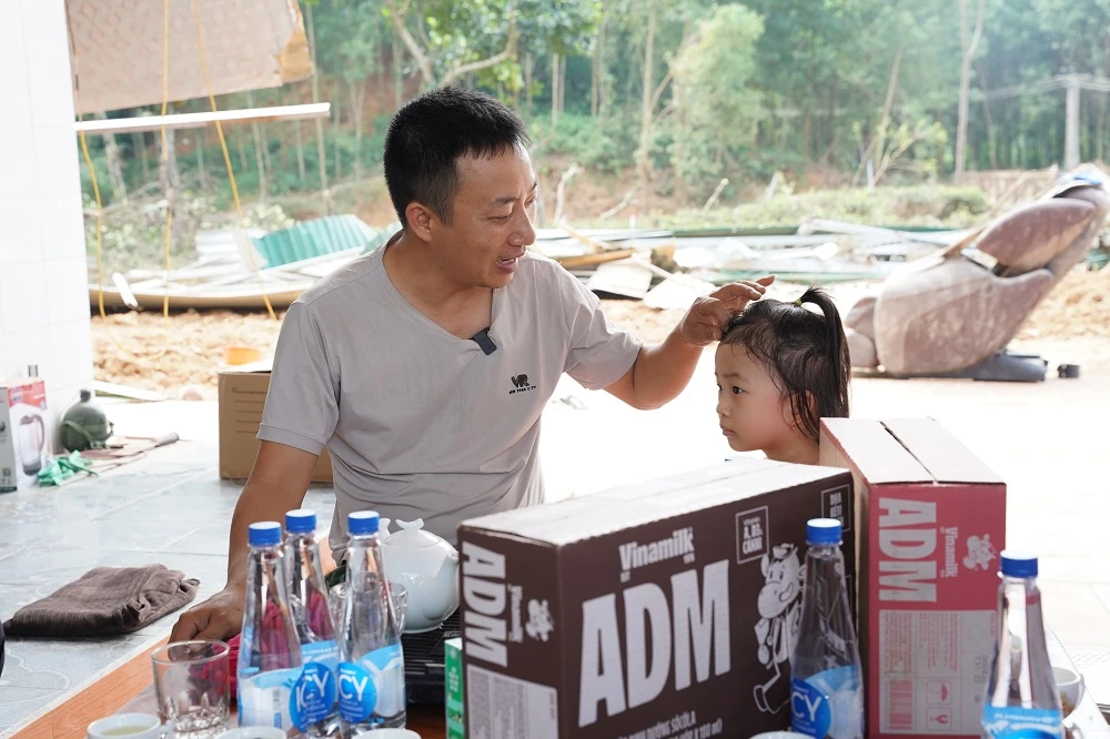 Hàng trăm nghìn sản phẩm dinh dưỡng Vinamilk được trao tặng cho bà con vùng bão lũ