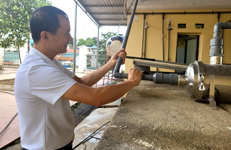 Học sinh Trường Phổ thông Dân tộc nội trú THCS Mường Lát thiếu nước sinh hoạt