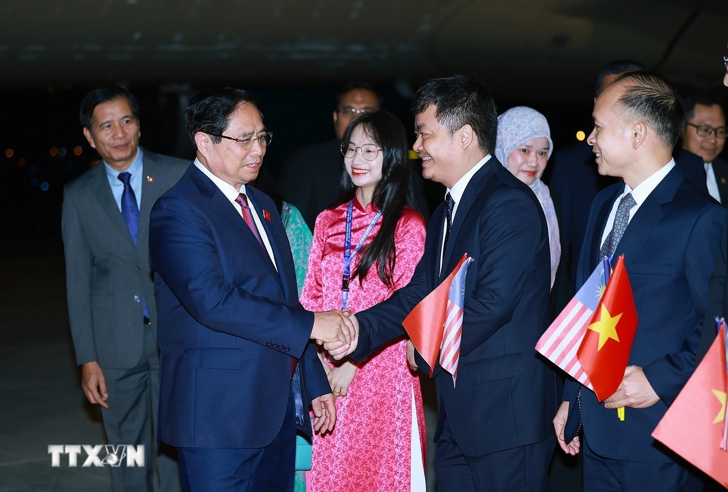 Thủ tướng tới Kuala Lumpur, bắt đầu chuyến công tác dự Hội nghị cấp cao ASEAN