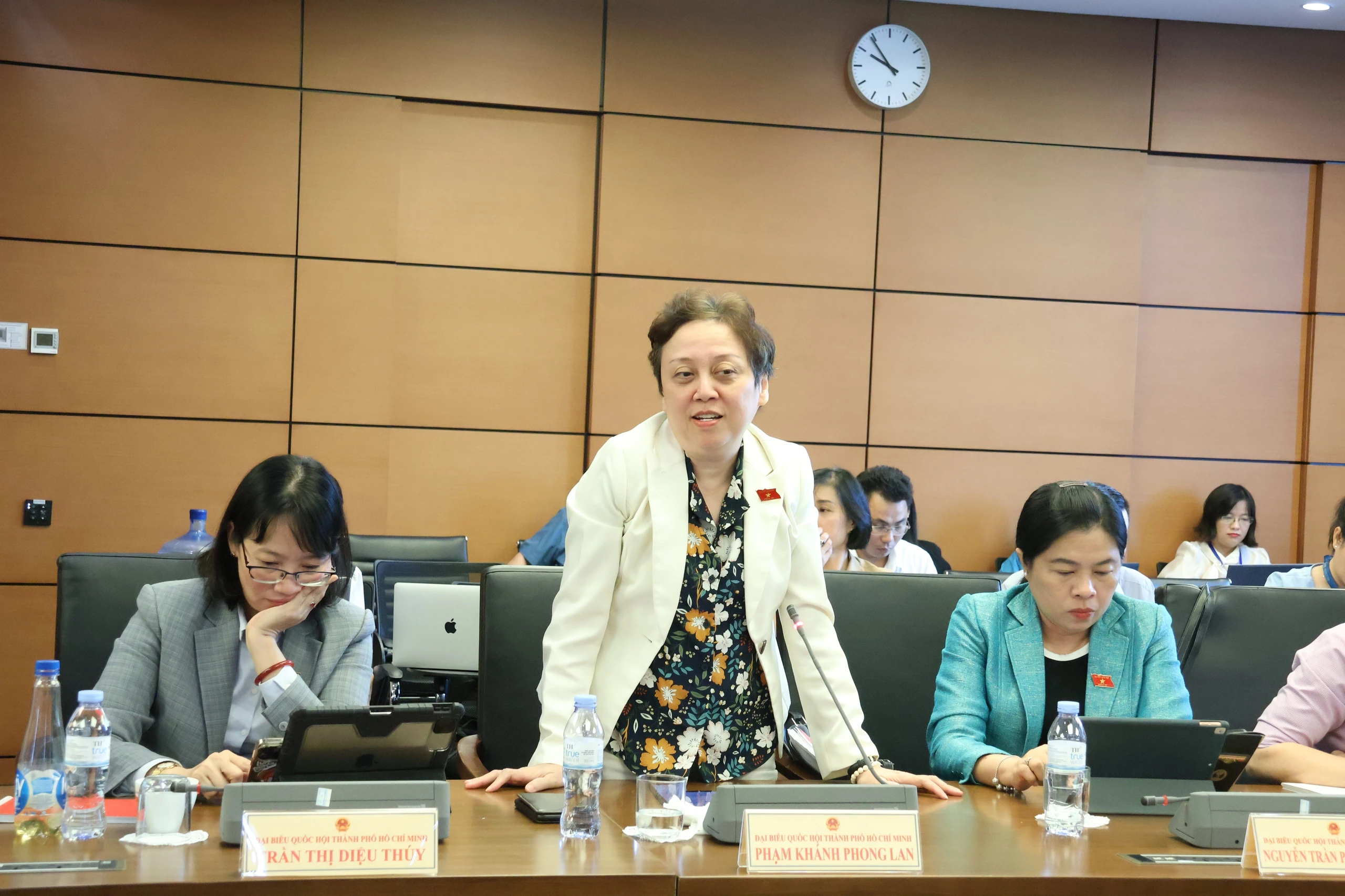 Đại biểu Nguyễn Trần Phượng Trân: Đề nghị công nhận viên chức trong cơ quan báo chí