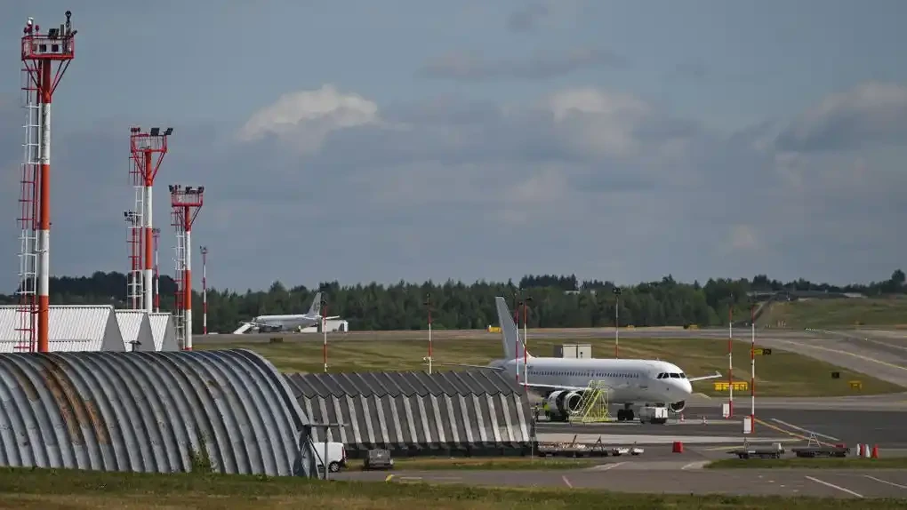 Litva tạm thời đóng cửa Sân bay quốc tế Vilnius và hai cửa khẩu biên giới với Belarus