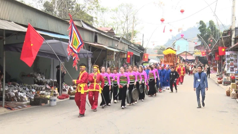 Thực hiện việc cưới, việc tang và lễ hội văn minh ở khu vực miền núi