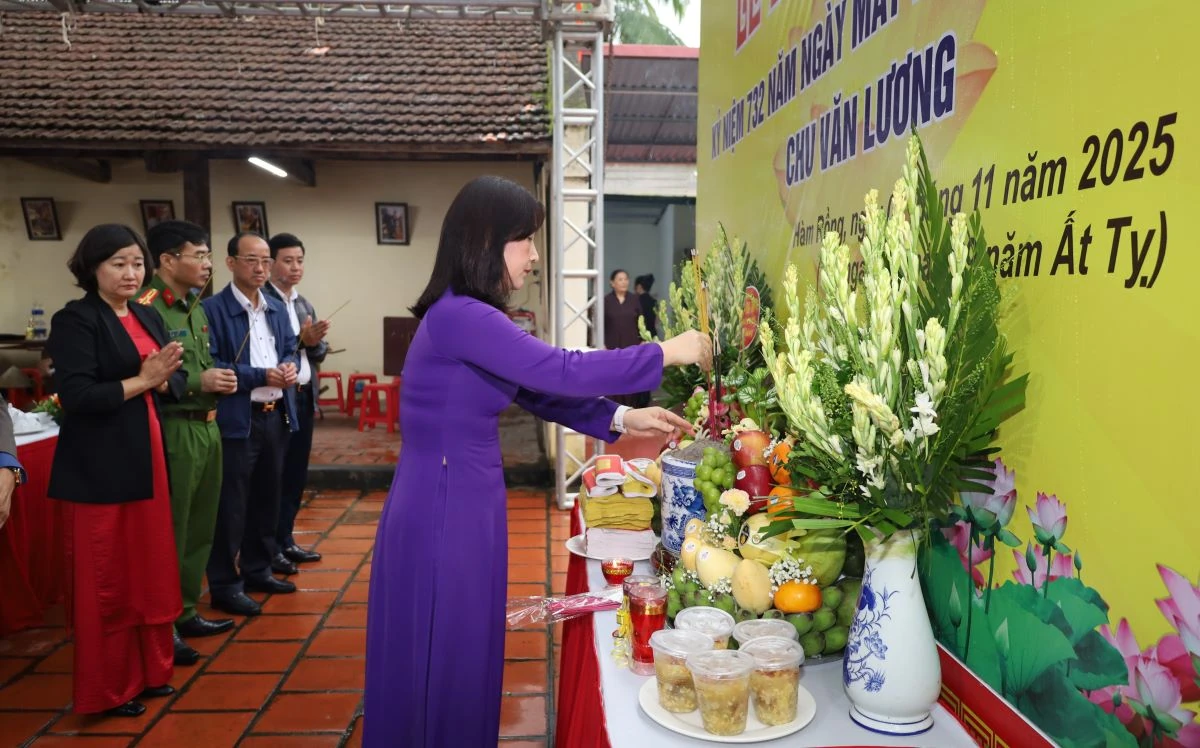 Dâng hương kỷ niệm 732 năm ngày mất Thành hoàng làng Chu Văn Lương