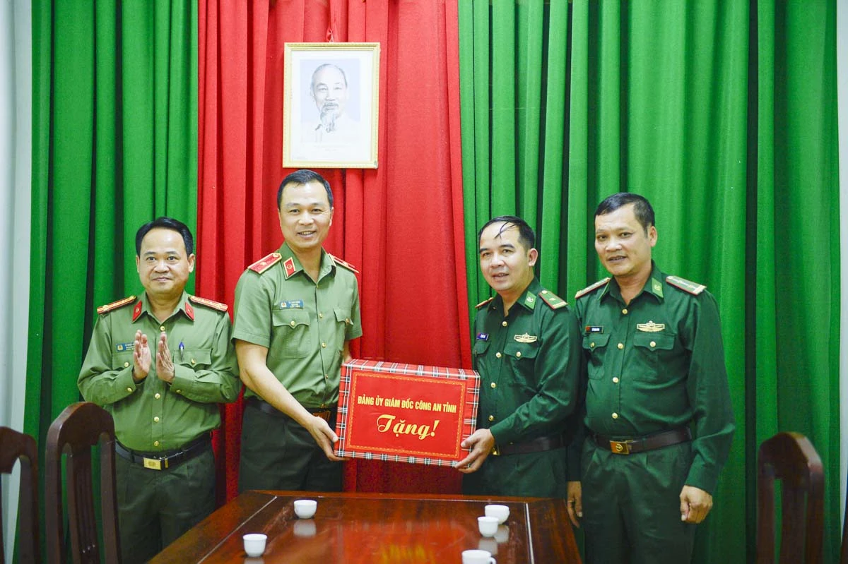 Giám đốc Công an tỉnh thăm, làm việc với Công an các xã biên giới