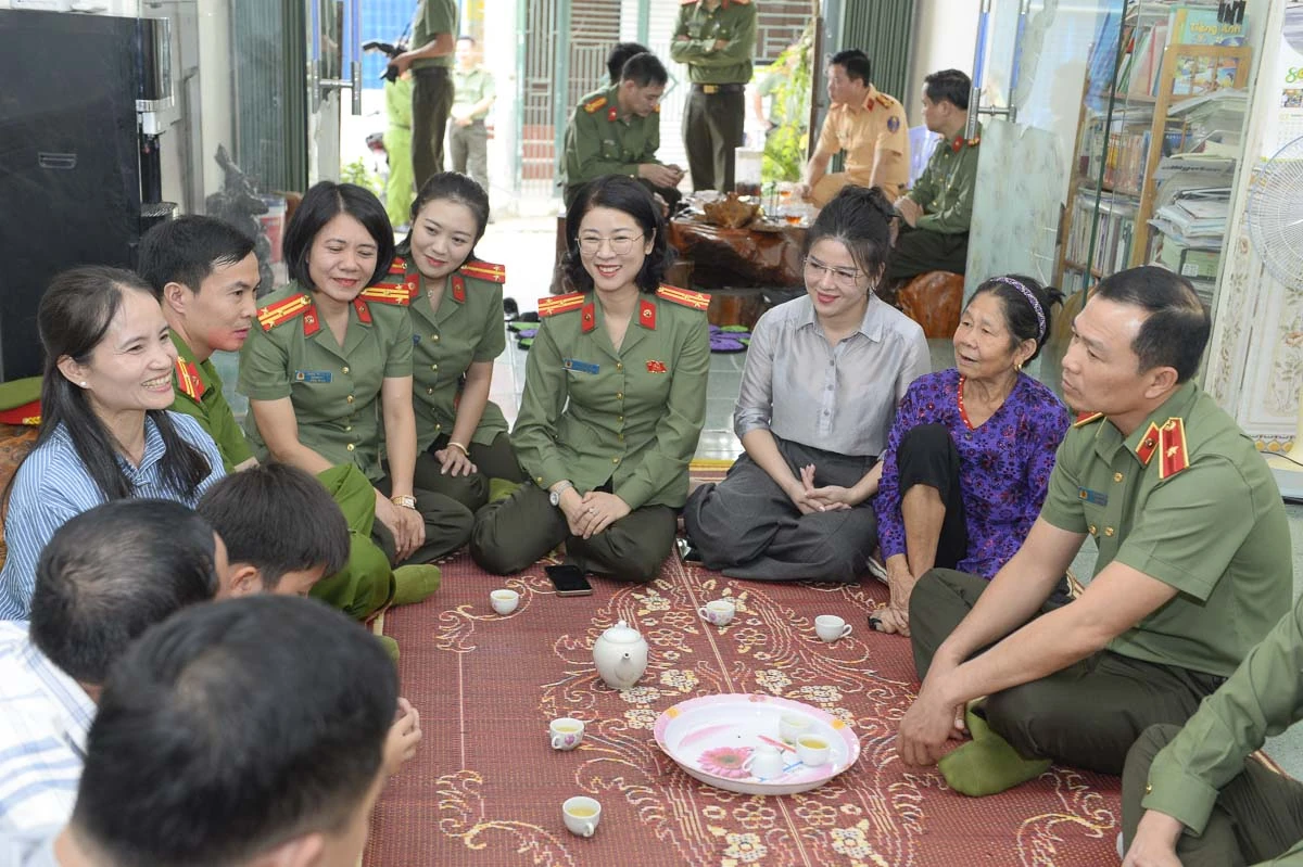 Giám đốc Công an tỉnh thăm, làm việc với Công an các xã biên giới