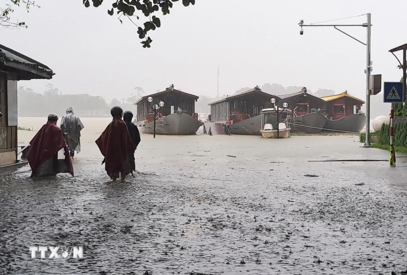 Không khí lạnh tăng cường, Trung Trung Bộ mưa lớn kéo dài đến ngày 4/11