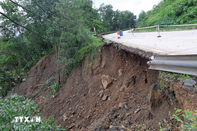 Thủ tướng: Khắc phục nhanh hậu quả mưa lũ ở Trung Bộ, sớm ổn định đời sống