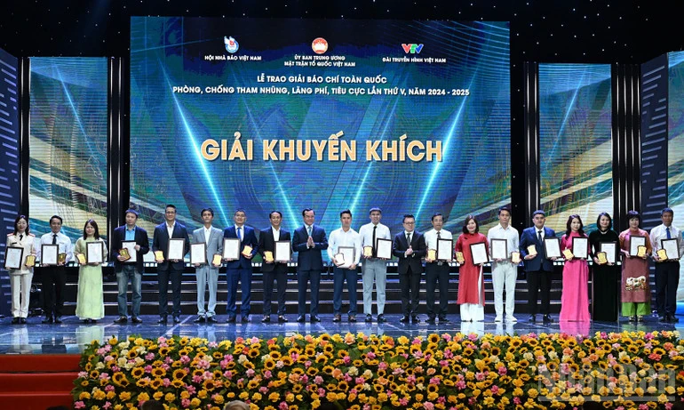 Thủ tướng Phạm Minh Chính: Báo chí cách mạng phải chống tham nhũng với tinh thần “thép trong bút-lửa trong tim”