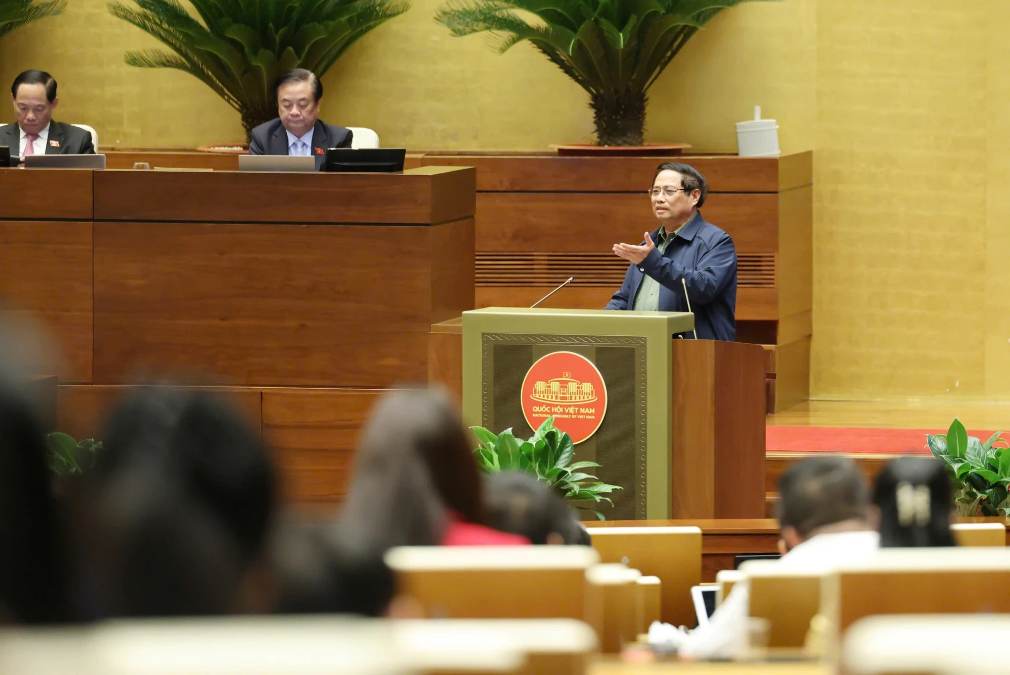 Thủ tướng Phạm Minh Chính: Sẽ xem xét, cân đối để tăng lương sớm hơn