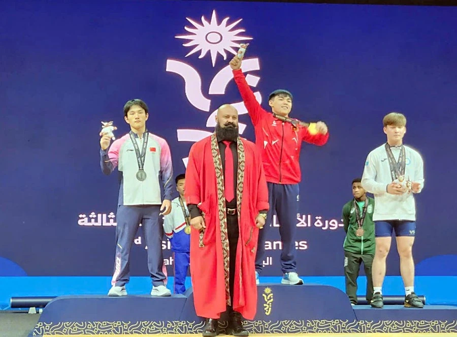 CAHN vươn lên nhì bảng V.League; Thể thao Việt Nam giành HCV đầu tiên tại Đại hội thể thao trẻ châu Á