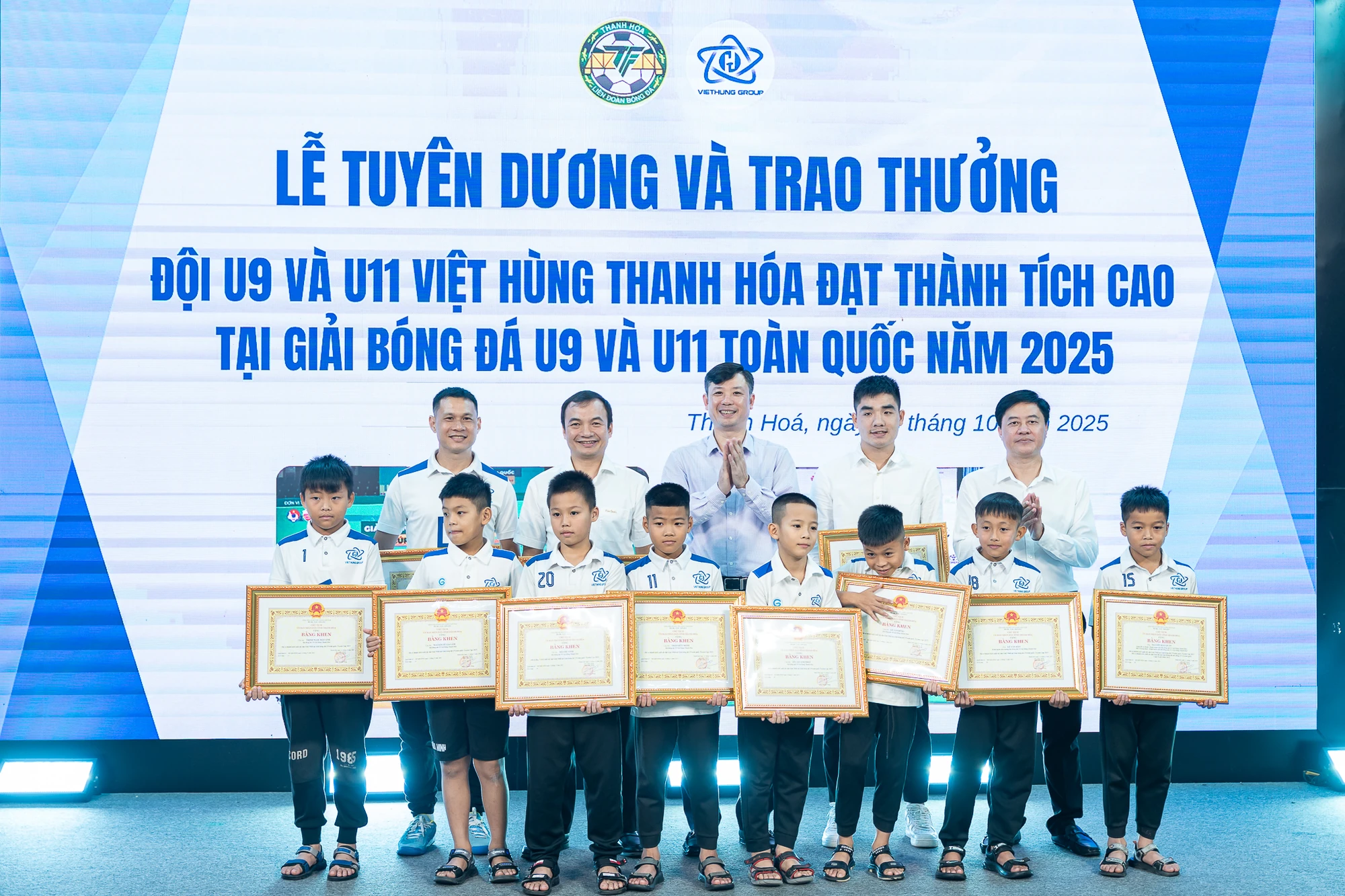 Tuyên dương và trao thưởng đội U9 và U11 Việt Hùng Thanh Hóa