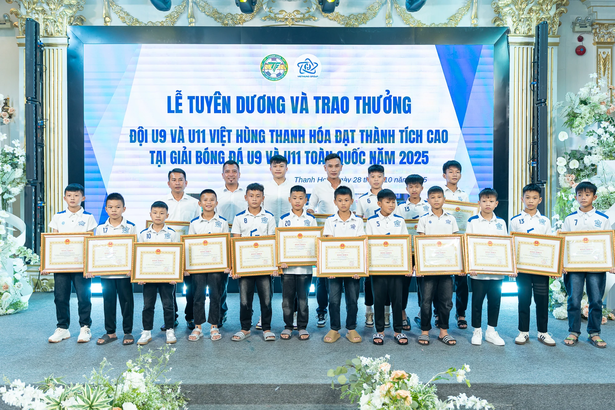 Tuyên dương và trao thưởng đội U9 và U11 Việt Hùng Thanh Hóa