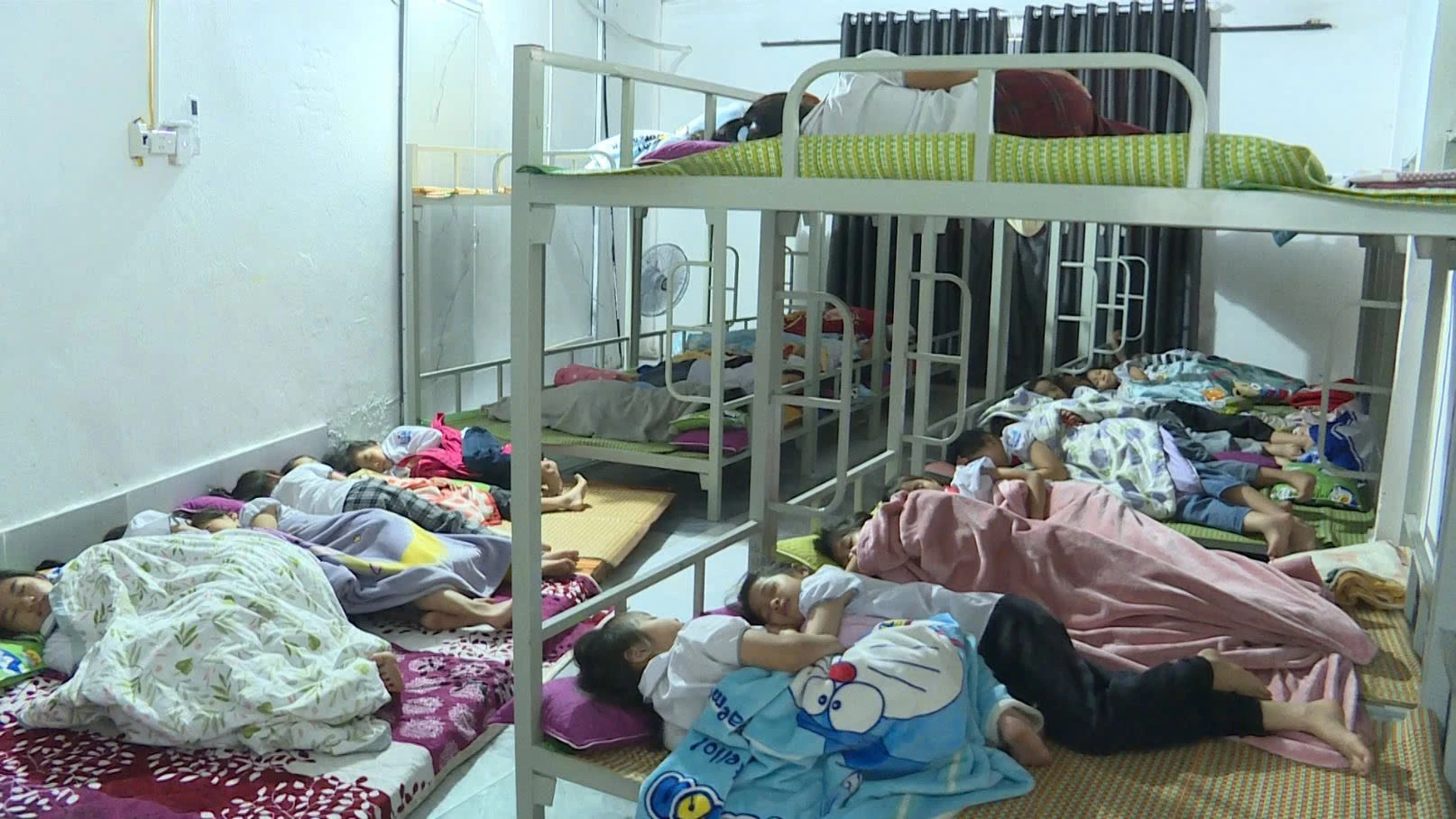 Yêu cầu tạm dừng hoạt động cơ sở dịch vụ bán trú trái phép