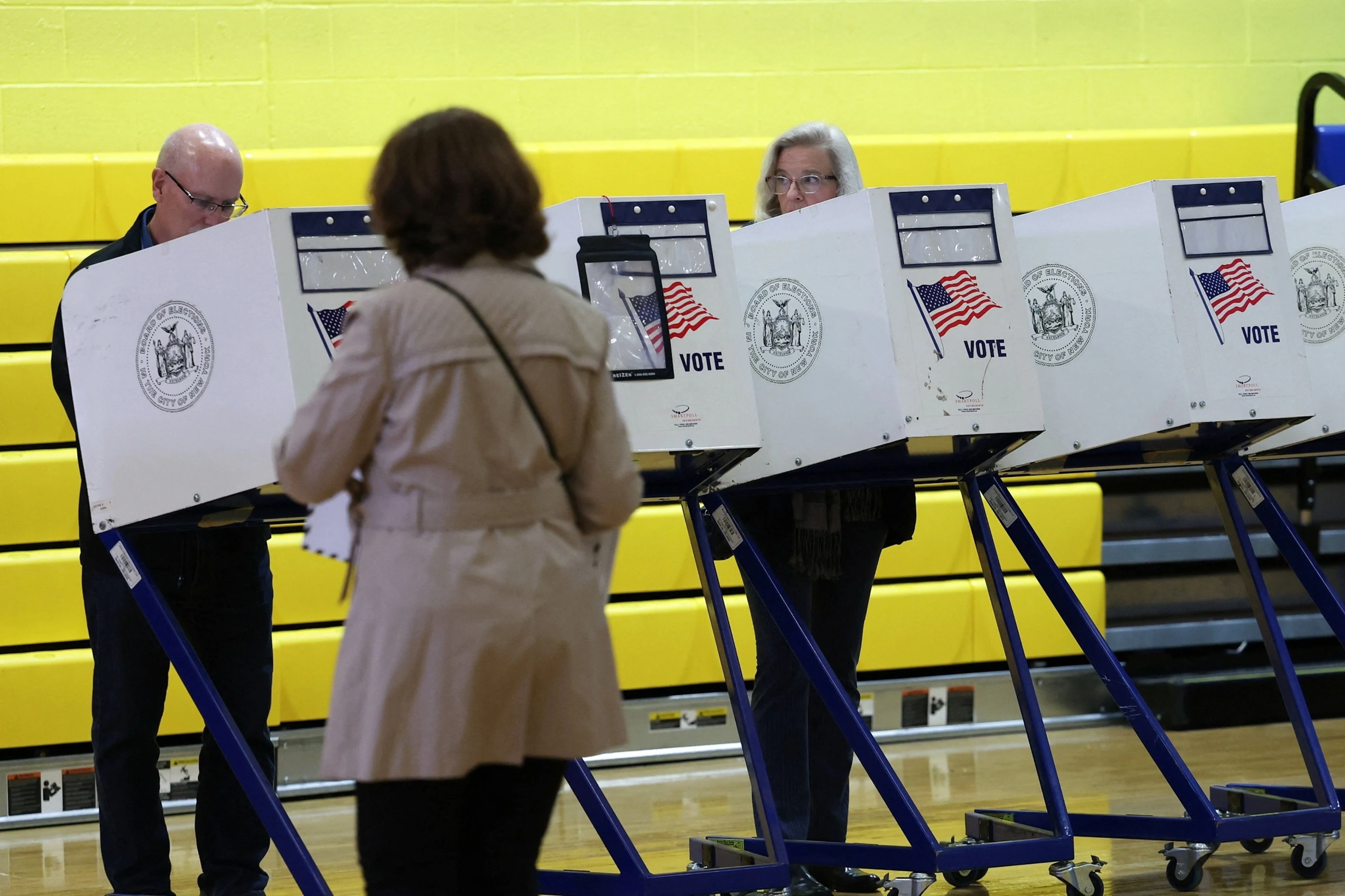 Tỷ lệ ủng hộ Tổng thống Mỹ Donald Trump giảm xuống mức thấp nhất trong nhiệm kỳ thứ hai