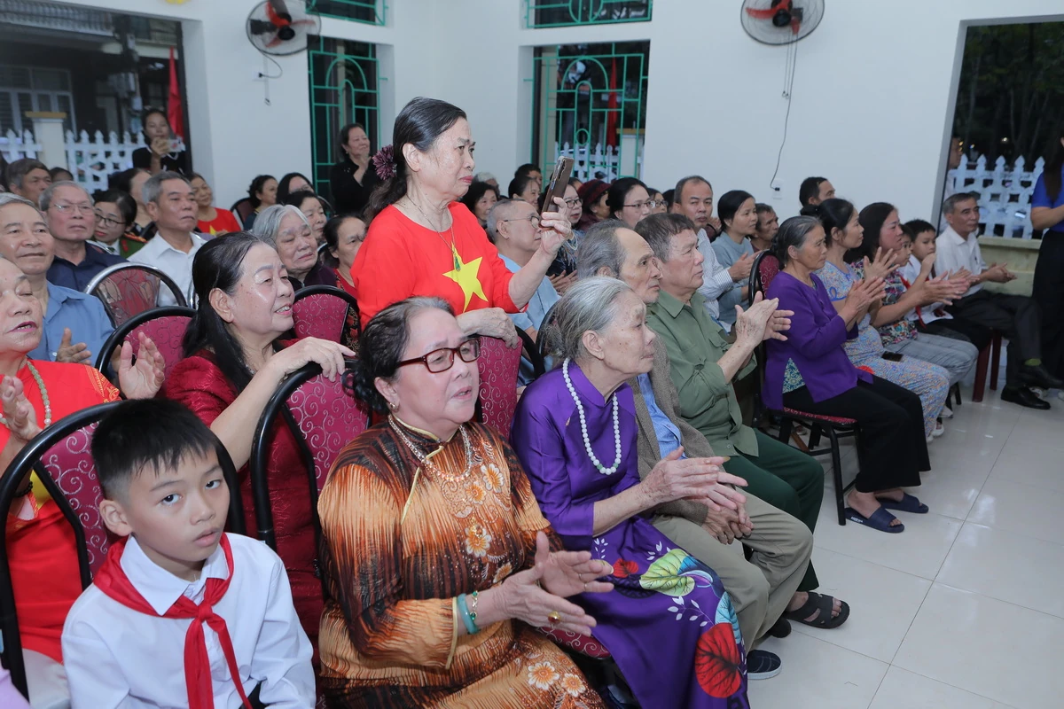 Bí thư Tỉnh ủy Nguyễn Doãn Anh: Tổ dân phố Đội Cung 3 phát huy sức mạnh đoàn kết, xây dựng khu dân cư đáng sống