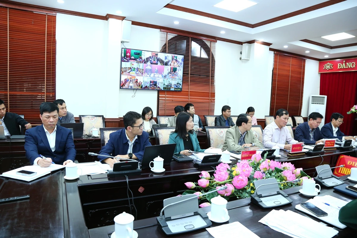 Phó Bí thư Thường trực Tỉnh ủy Nguyễn Hồng Phong: Phải quyết tâm xóa thôn, bản lõm sóng di động trước ngày 31/12/2025