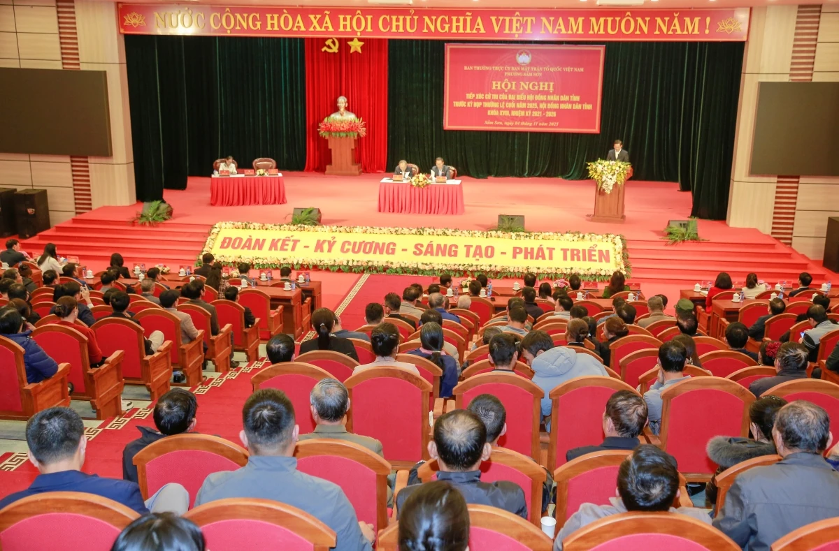 Phó Bí thư Tỉnh ủy, Chủ tịch Ủy ban MTTQ tỉnh Trịnh Tuấn Sinh tiếp xúc cử tri Sầm Sơn