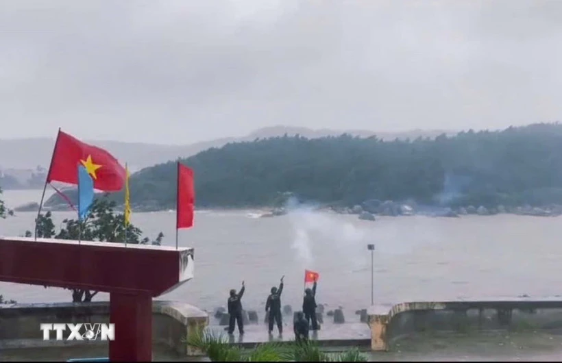 Bão số 13 và hoàn lưu bão làm 179 tàu bị sóng đánh chìm, hư hỏng