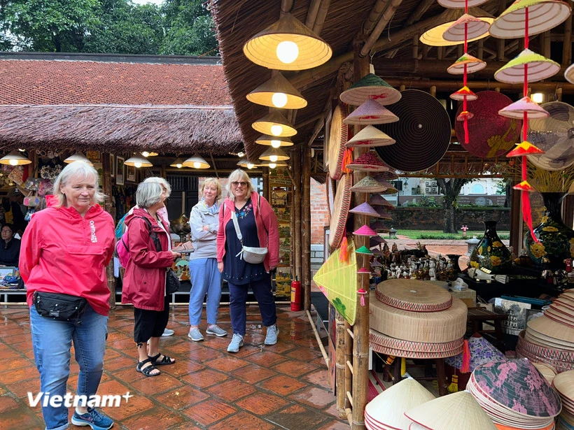 Lượng khách quốc tế đến Việt Nam trong tháng Mười cao kỷ lục