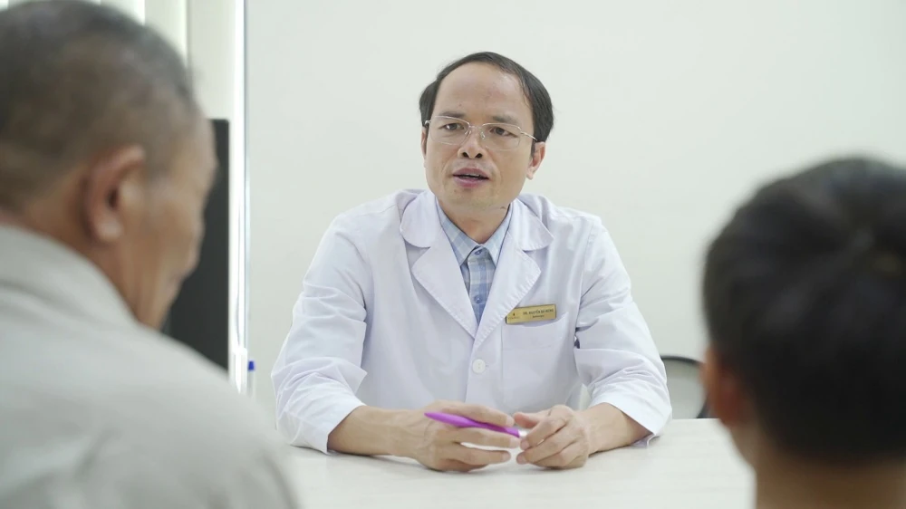 Cuộc sống mới của chàng sinh viên tí hon từng bị nhầm là trẻ tiểu học