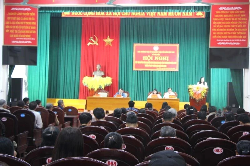 Cử tri xã Tân Tiến kiến nghị nâng cấp hệ thống giao thông nông thôn, kênh mương nội đồng